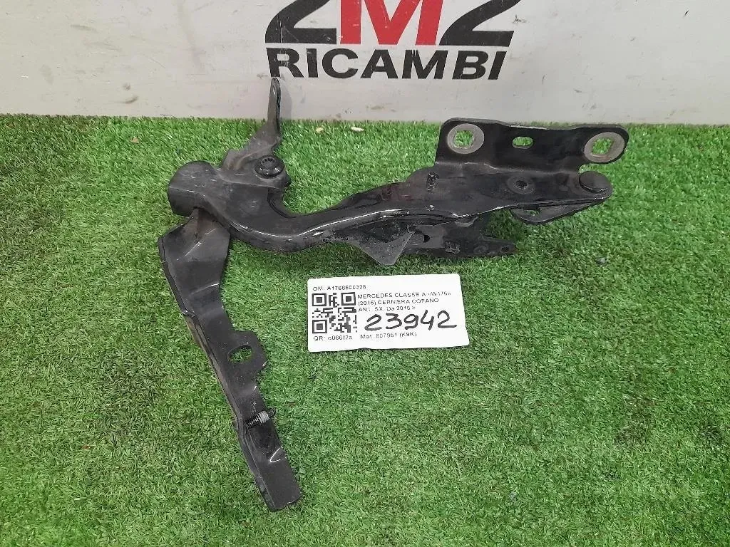 Cerniera Cofano ANT SX A1768800328 Mercedes Classe A W176 2015
