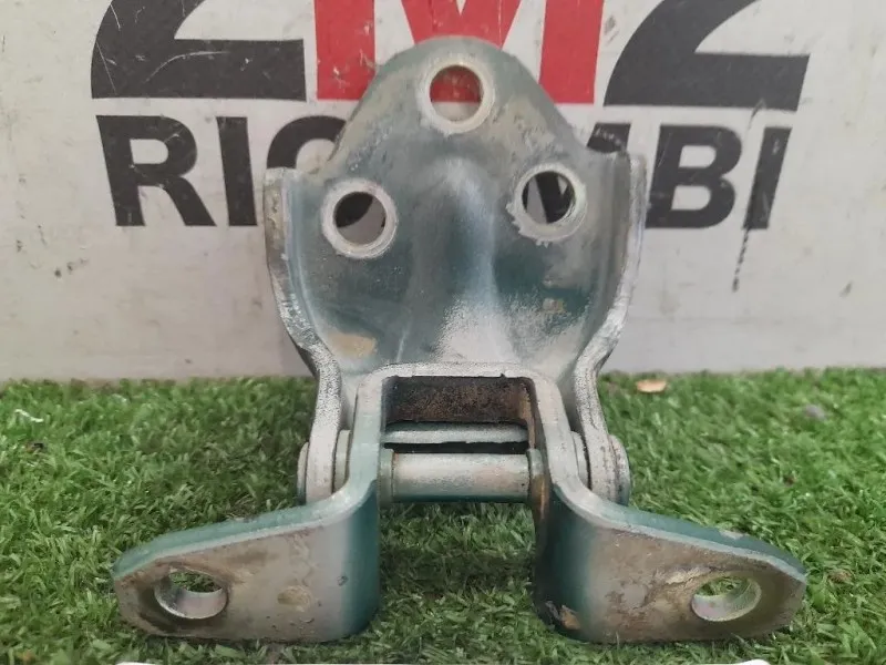 Cerniera Porta SUP ANT DX MB574273 ANT DX Mitsubishi L200 II 1997