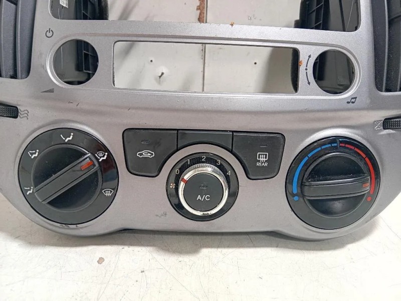 Console Centrale 84704-1J630 Hyundai I20 I 2009