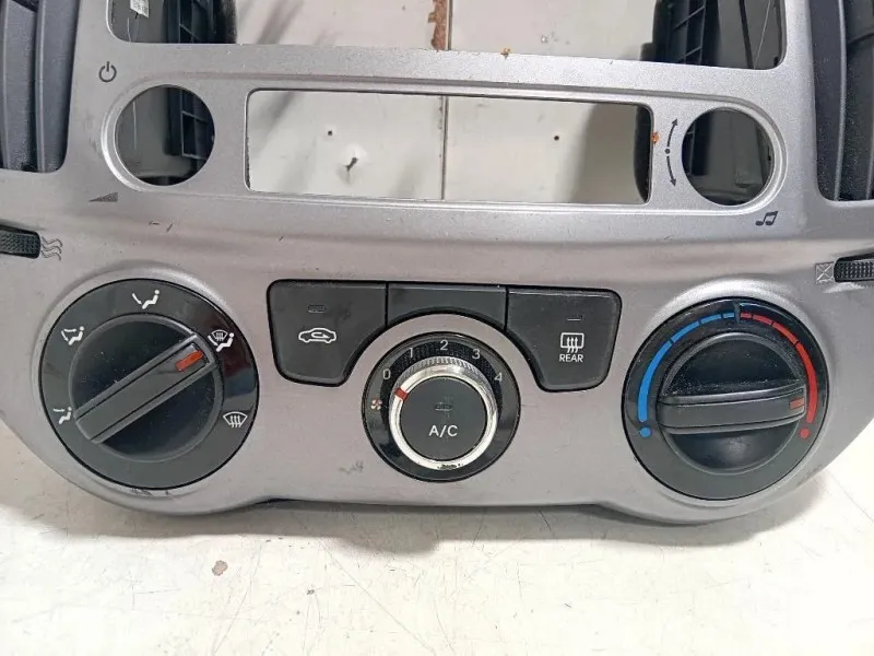 Console Centrale 84704-1J630 Hyundai I20 I 2009
