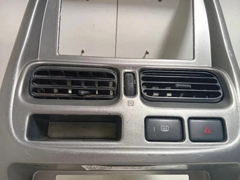 Console Centrale 68260 VJ200 Nissan Navara 2010