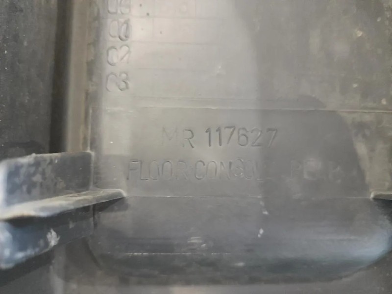 Console Centrale POST MR117627 Mitsubishi L200 II 1997