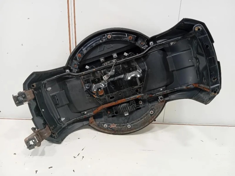 Copertura IN Lamiera Ruota DI Scorta POST COPERTURA IN LAMIERA RUOTA DI SCORTA POST Mitsubishi Pajero IV 2007