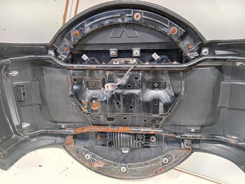 Copertura IN Lamiera Ruota DI Scorta POST COPERTURA IN LAMIERA RUOTA DI SCORTA POST Mitsubishi Pajero IV 2007