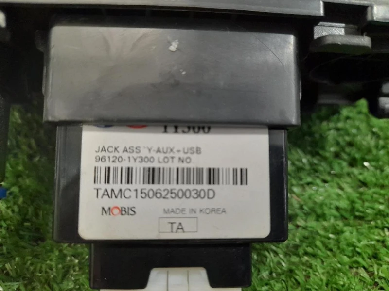 Porta Ingresso Presa AUX 961201Y300 USB Kia Picanto III 2011