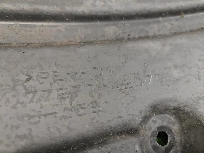 Copertura Serbatoio Carburante 7727742070 COPERTURA Toyota RAV 4 III 2006