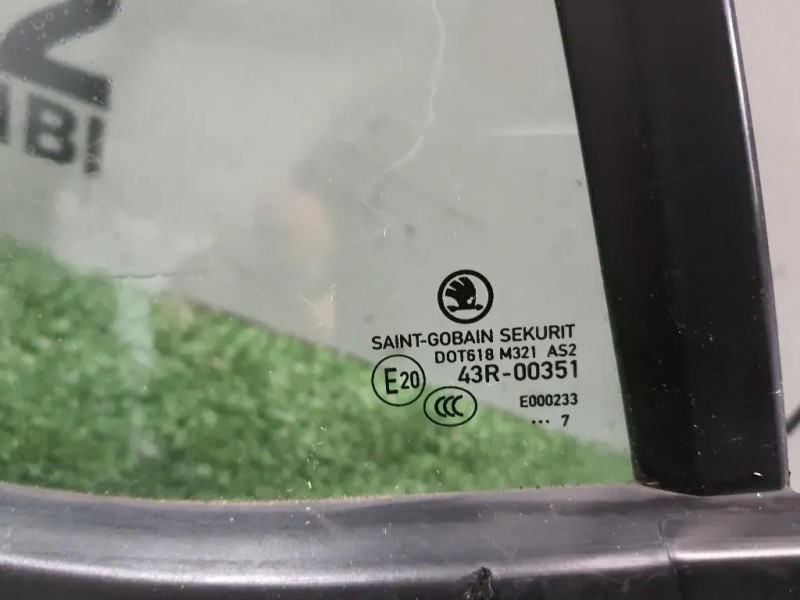 Cristallo Fisso Porta POST DX 6V6845214C5AP Skoda Fabia NJ3 2014