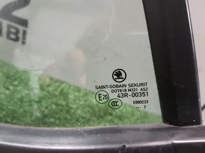 Cristallo Fisso Porta POST DX 6V6845214C5AP Skoda Fabia NJ3 2014