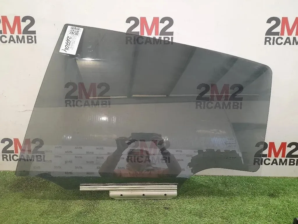 Cristallo Scendente Porta POST SX 681400D210 Toyota Yaris IV 2012