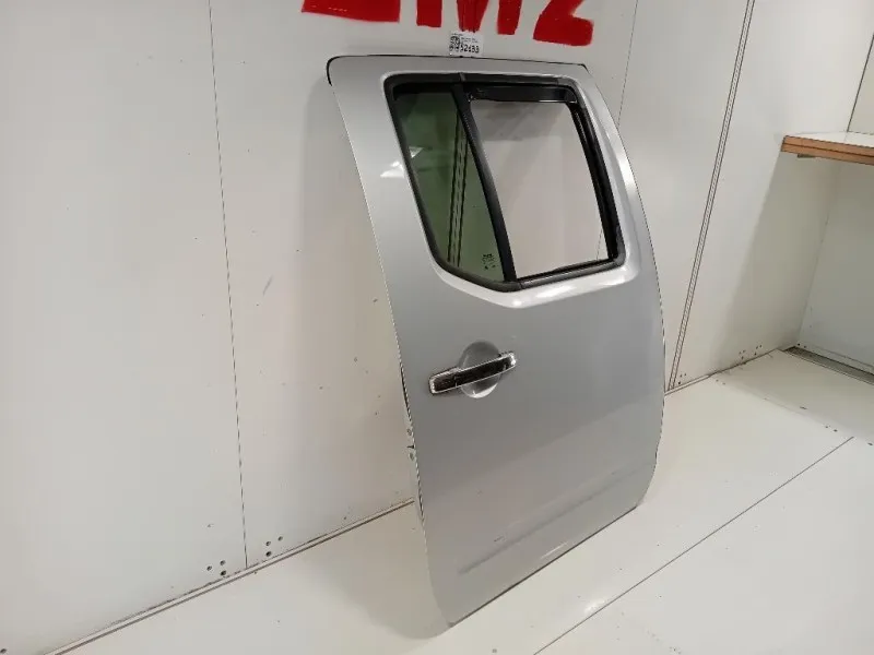 Porta POST DX 82100EB30J Nissan Navara 2005