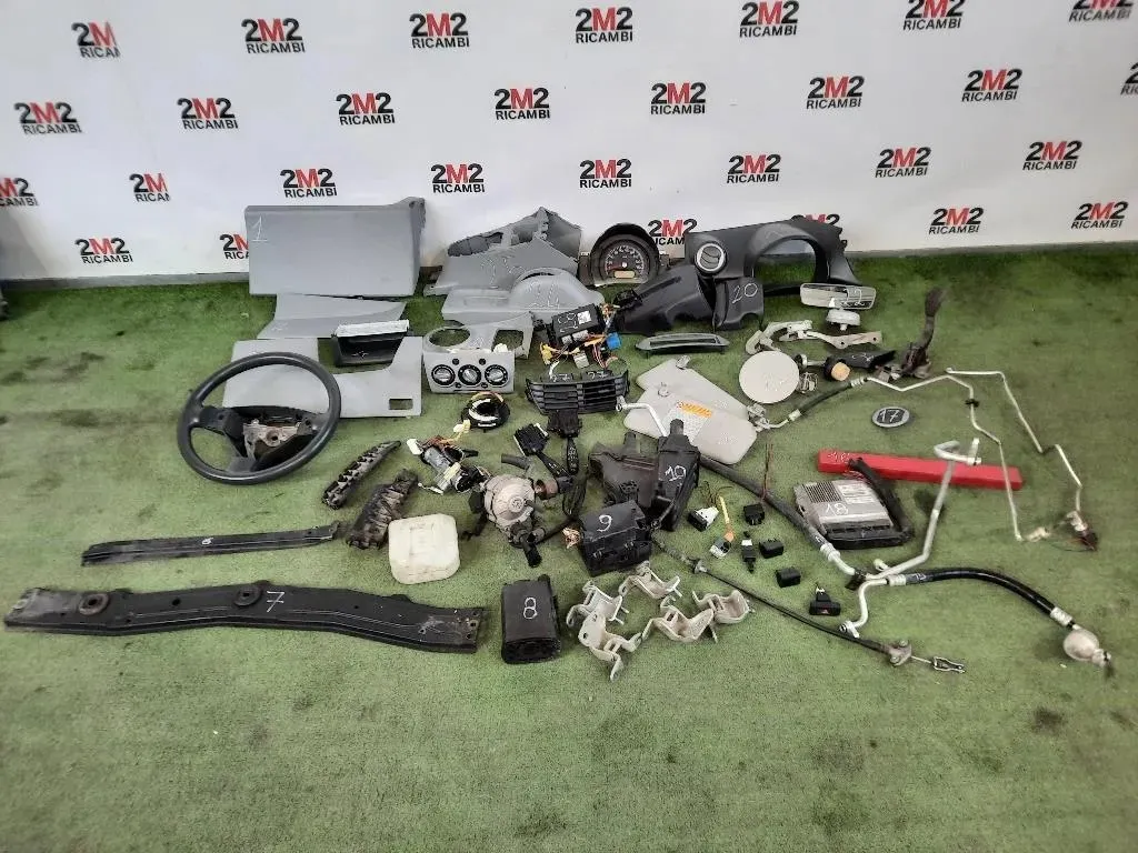 Cruscotto Parte SUP 682004A00F Nissan PIXO 2009