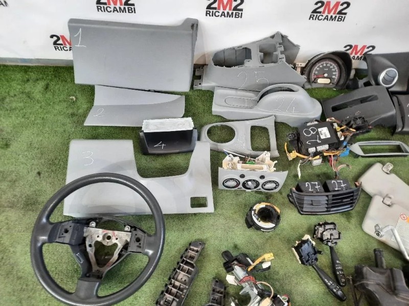 Cruscotto Parte SUP 682004A00F Nissan PIXO 2009