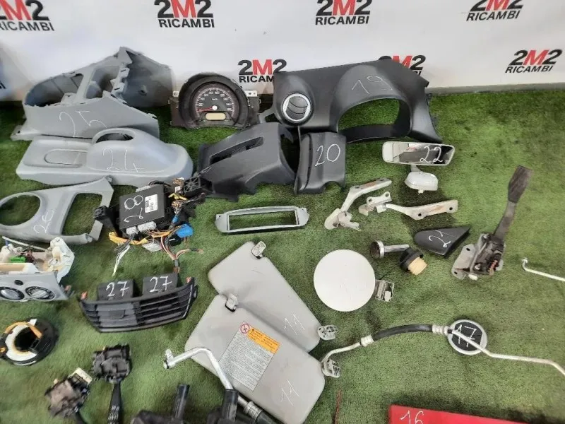 Cruscotto Parte SUP 682004A00F Nissan PIXO 2009