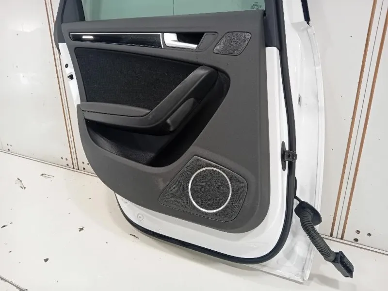 Porta POST SX 8K5833051C Audi A4 8K2 2008