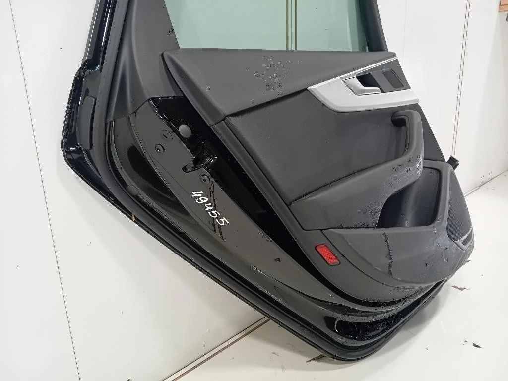 Porta POST SX 8W5833051B Audi A4 8W2 2015