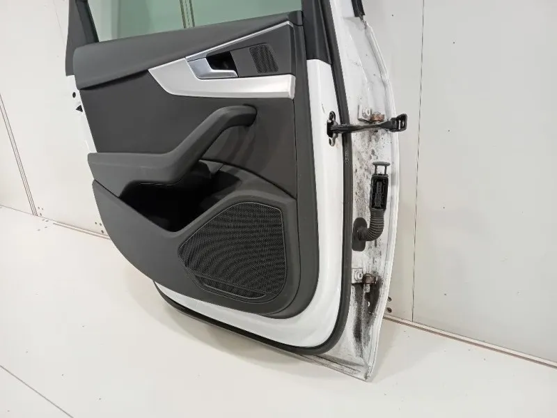 Porta POST SX 8W9833051A Audi A4 8W5 Avant 2015