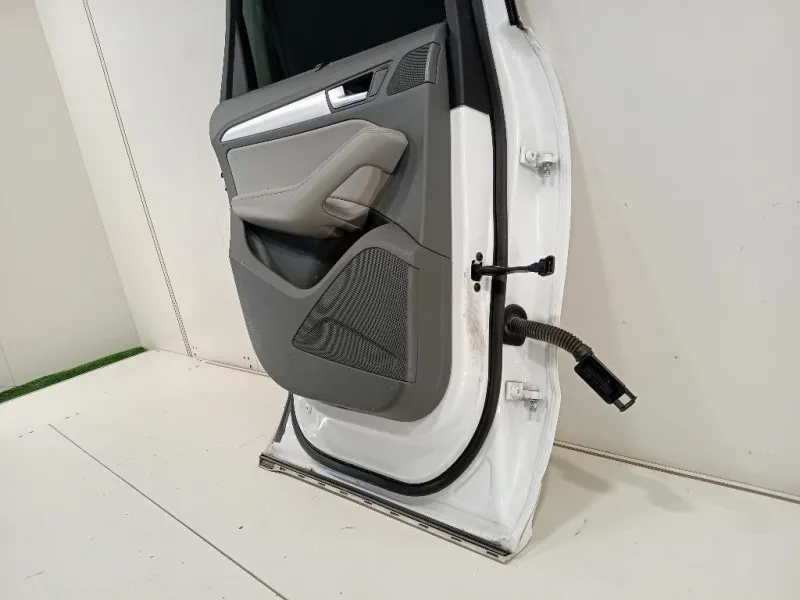 Porta POST SX 8R0833051B Audi Q5 8RB 2012