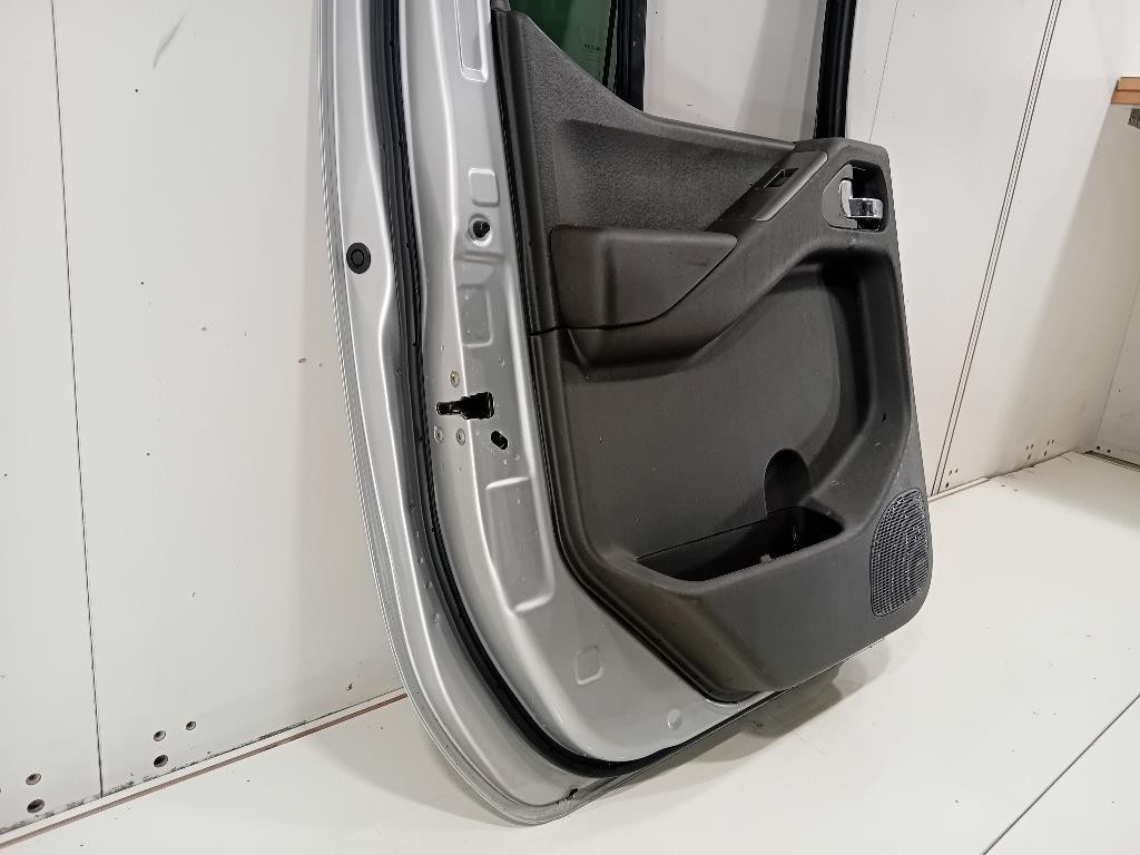 Porta POST SX 82101ZL40B Nissan Navara 2005