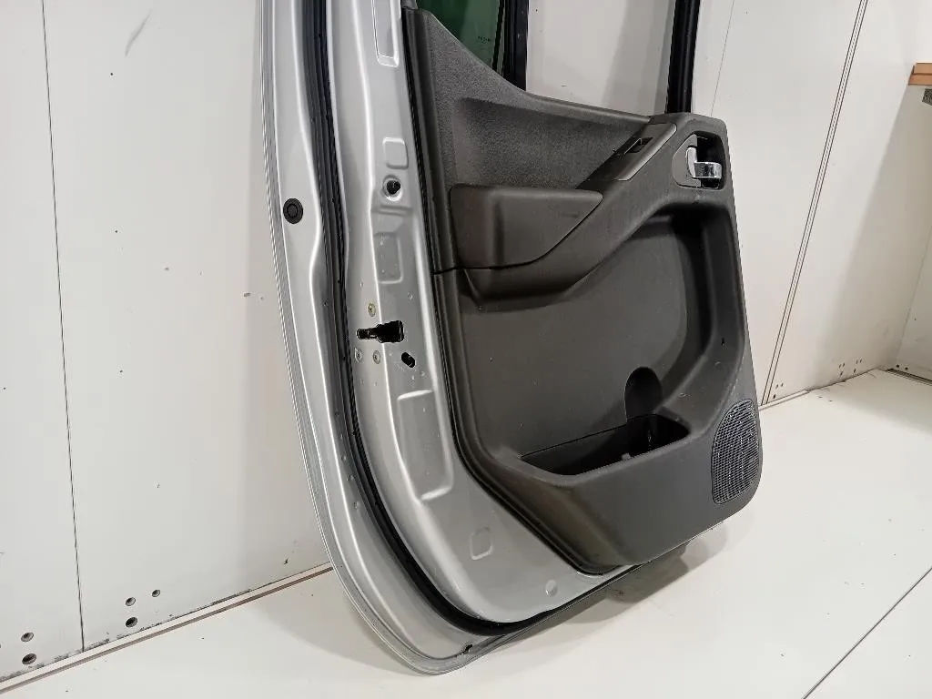 Porta POST SX 82101ZL40B Nissan Navara 2005