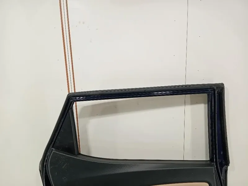 Porta POST SX 6301135002 Ssangyong Tivoli 2015