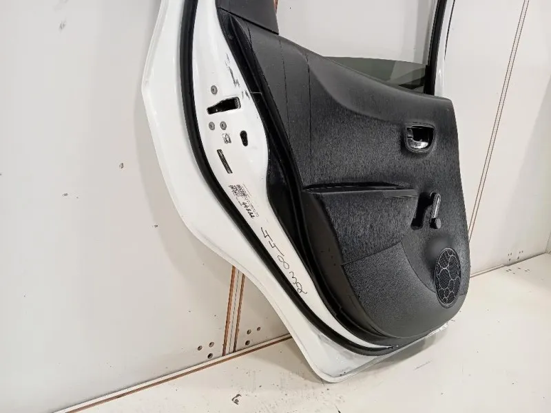 Porta POST SX 670040D210 Toyota Yaris IV 2012