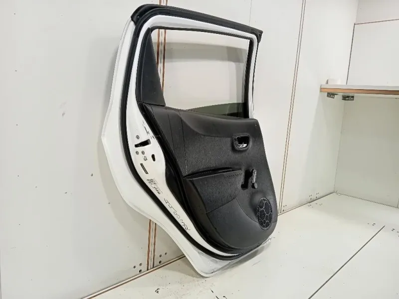 Porta POST SX 670040D210 Toyota Yaris IV 2012