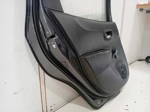 Porta POST SX 670040D210 Toyota Yaris IV 2012