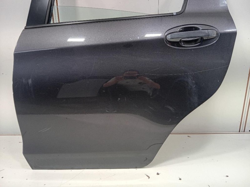 Porta POST SX 670040D210 Toyota Yaris IV 2012