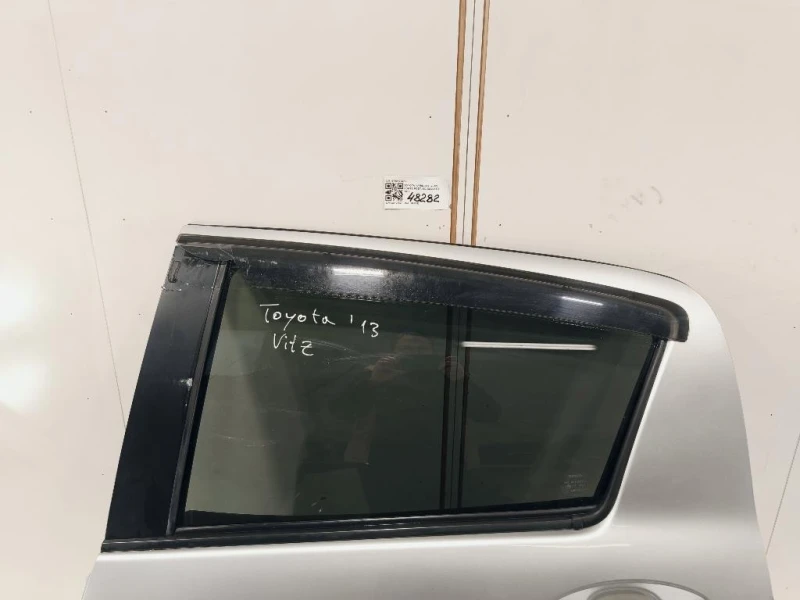 Porta POST SX 670040D210 Toyota Yaris IV 2012