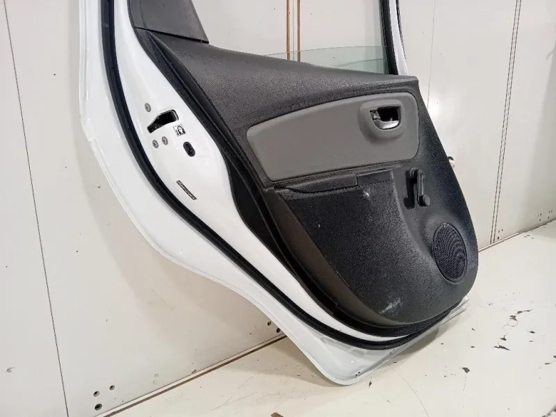 Porta POST SX 670040D210 Toyota Yaris IV 2014