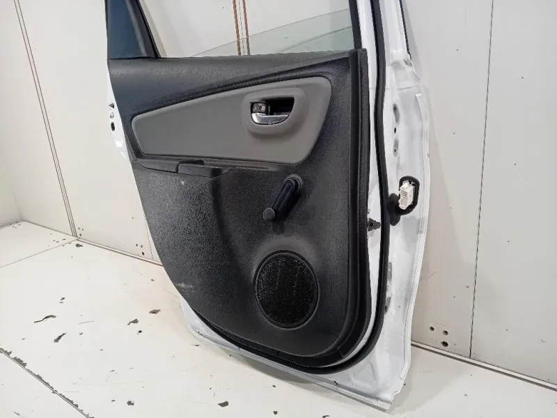 Porta POST SX 670040D210 Toyota Yaris IV 2014