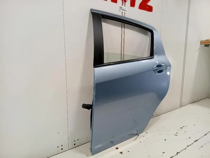 Porta POST SX 670040D210 Toyota Yaris IV 2014