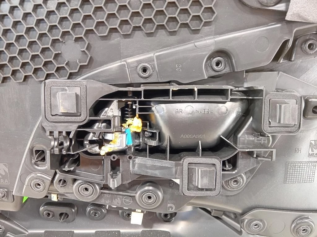 Pannello Rivestimento Porta ANT DX 9832638480 PANNELLO RIVESTIMENTO PORTA ANT DX Opel Corsa F 2019