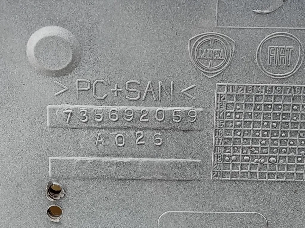 Portatarga POST 735692059 Fiat 500L 2013