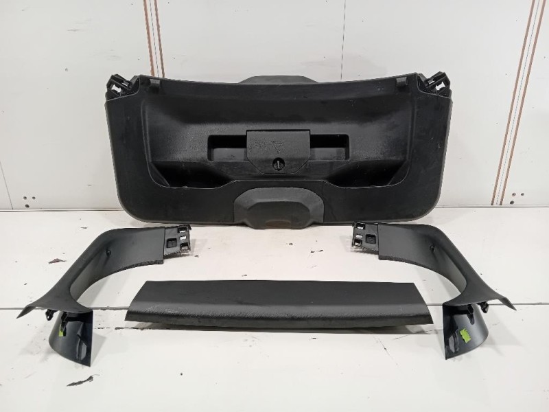 Pannello Rivestimento Portello Centrale POST Peugeot 2008 II 2020