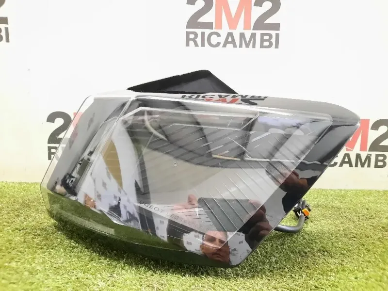 Fanale EST POST DX 9836231180 Peugeot 3008 II 2016