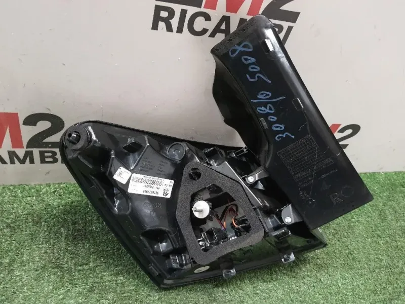 Fanale EST POST DX 9810477080 Peugeot 3008 II 2016
