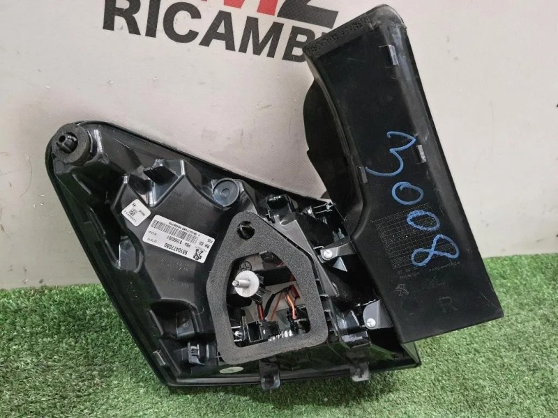 Fanale EST POST DX 9810477080 Peugeot 3008 II 2016
