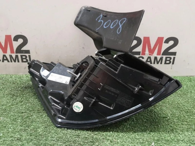 Fanale EST POST DX 9810477080 Peugeot 3008 II 2016