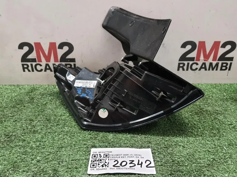 Fanale EST POST DX 9810477080 Peugeot 3008 II 2016