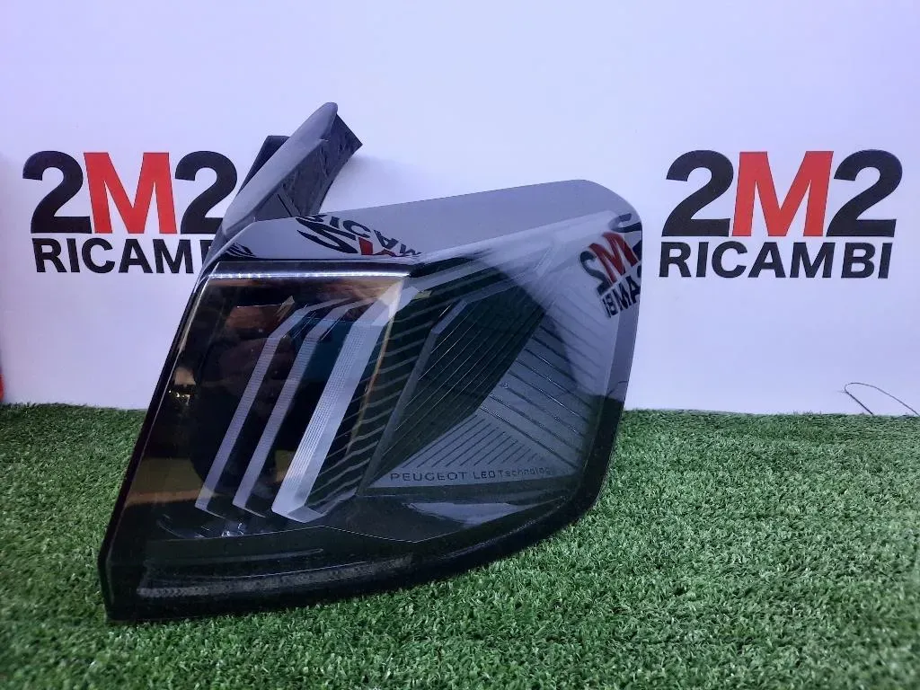 Fanale EST POST DX 9810477080 Peugeot 3008 II 2016