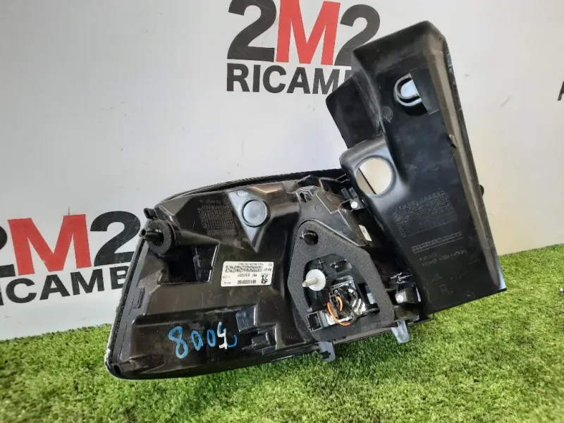 Fanale EST POST DX 9811028180 Peugeot 5008 II 2017