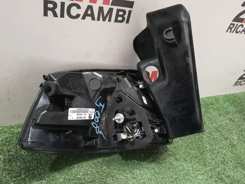Fanale EST POST DX 9811028180 Peugeot 5008 II 2017