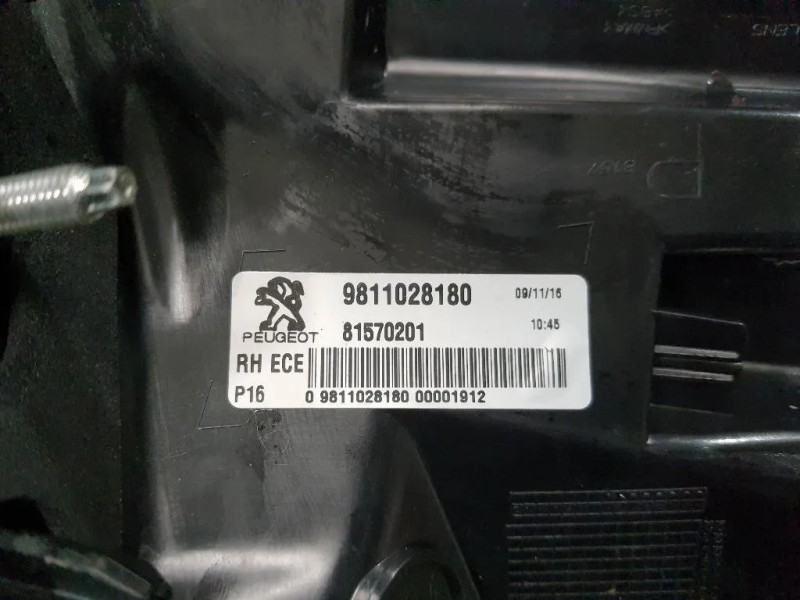 Fanale EST POST DX 9811028180 Peugeot 5008 II 2017