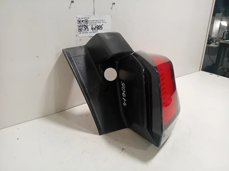 Fanale EST POST DX 9811028180 Peugeot 5008 II 2017