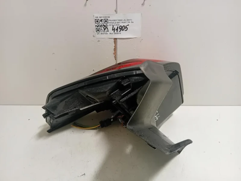 Fanale EST POST DX 9811028180 Peugeot 5008 II 2017