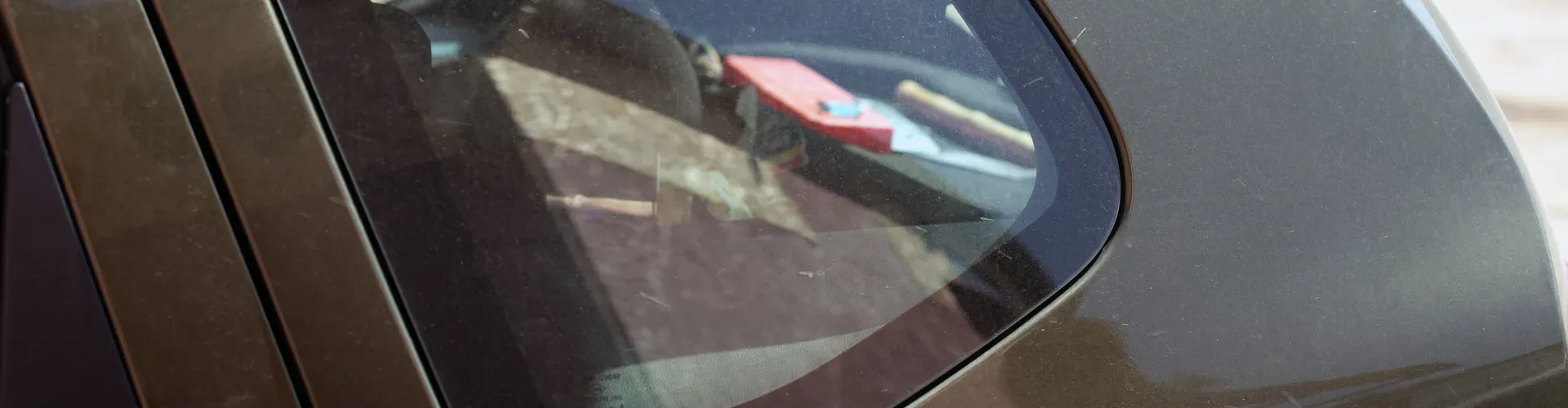 Used Auto Parts Side Windows - 2M2 Autodemolition